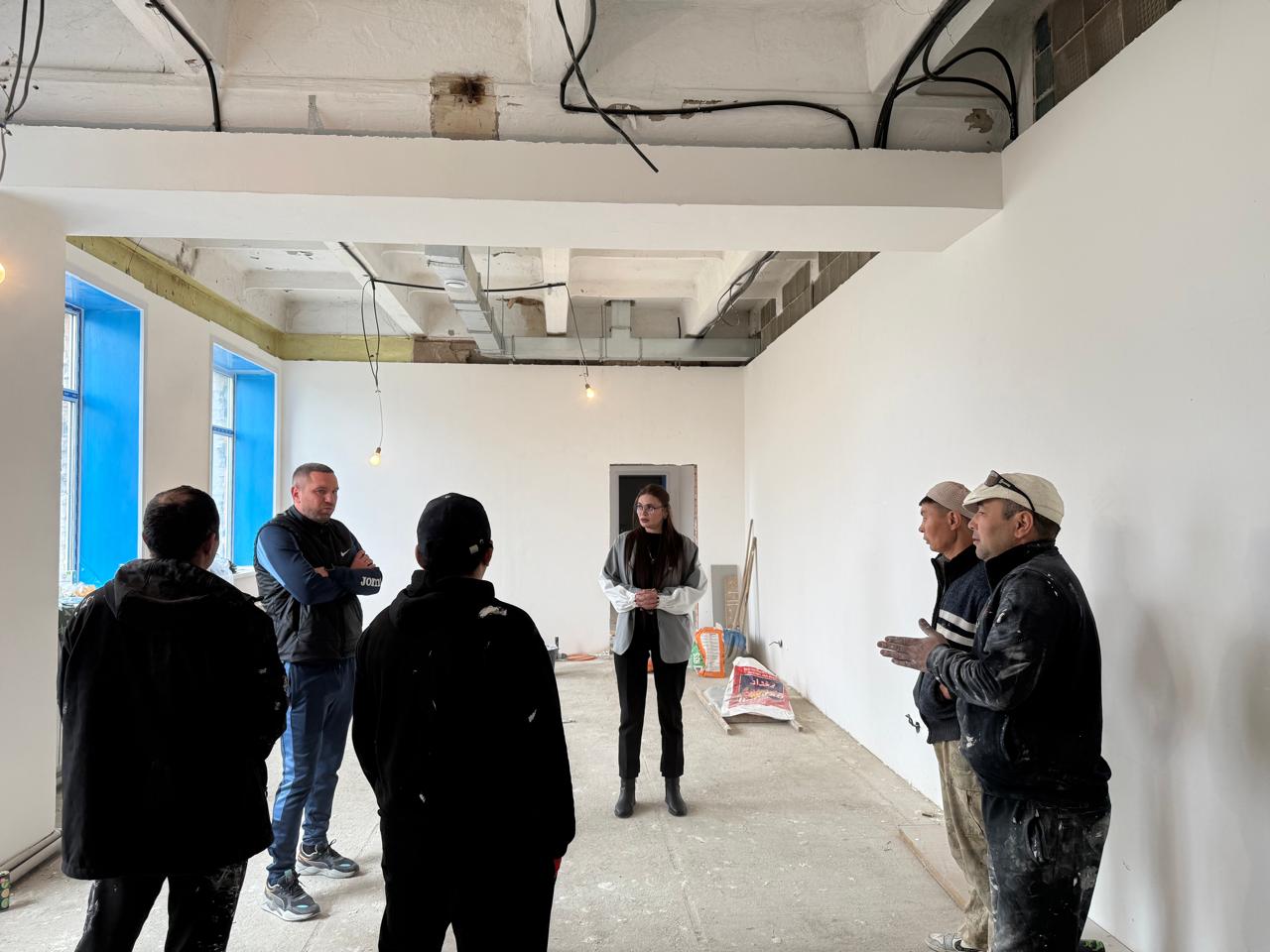 Бөлім басшысы аудандық кітапхана ғимаратының күрделі жөндеу жұмыстарының барысымен танысты