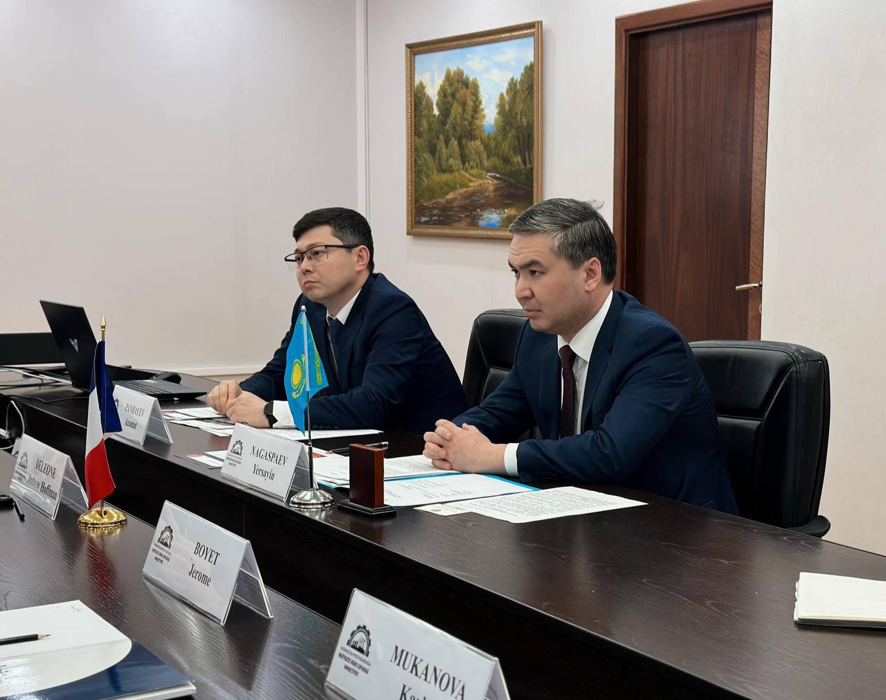 Министр Ерсайын Нагаспаев обсудил с руководством Alstom перспективные проекты в сфере железнодорожного машиностроения
