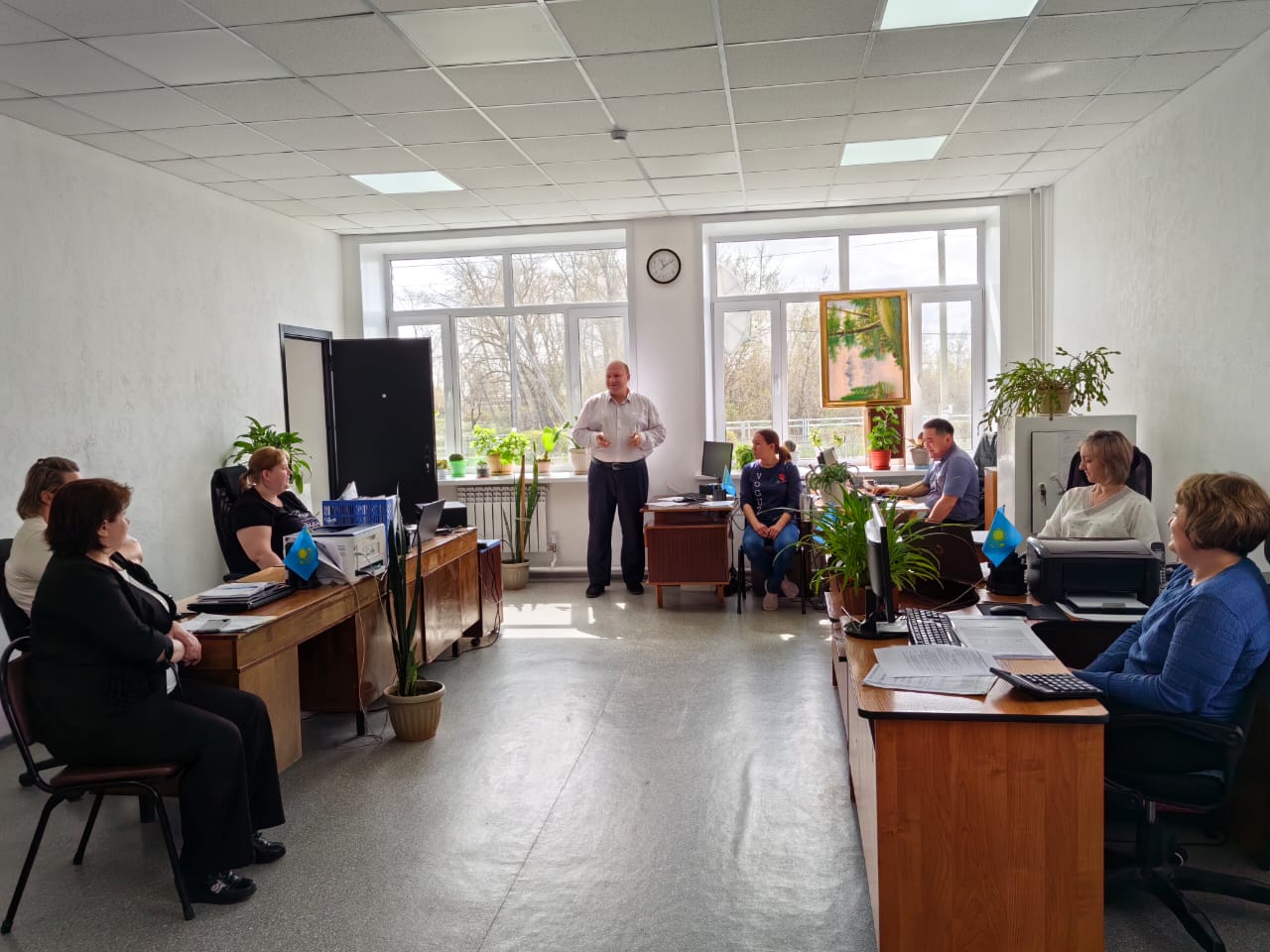 Аппарат қызметкерлерімен әңгіме