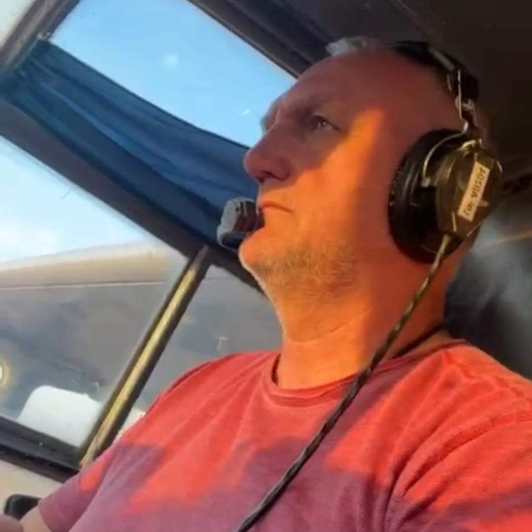 КЕЛЕС: ҰШҚЫШТАР ШЕГІРТКЕГЕ ҚАРСЫ ӨЗ ОЙЛАРЫН ОРТАҒА САЛДЫ