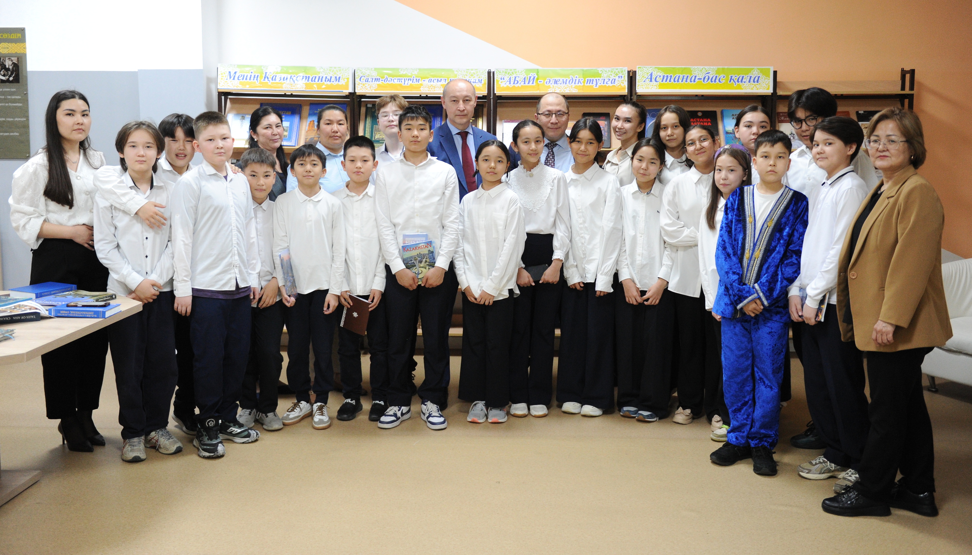 Қазақстан СІМ қызметкерлері Ұлттық кітап күнін атап өтті