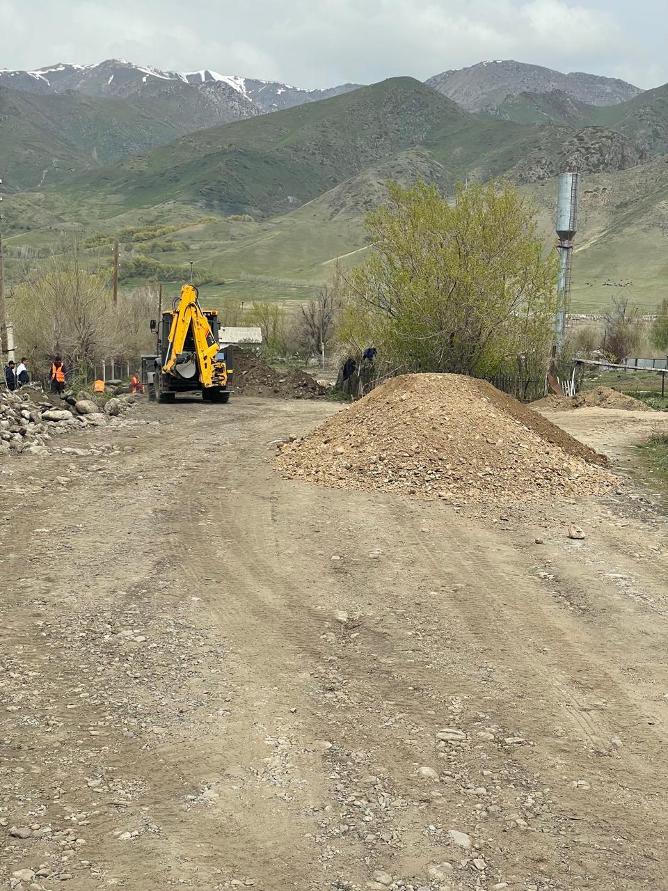 Көксу ауылдық округі, Көксу ауылында, ішкі жолдардың жөндеу жұмыстары жүріп жатыр.