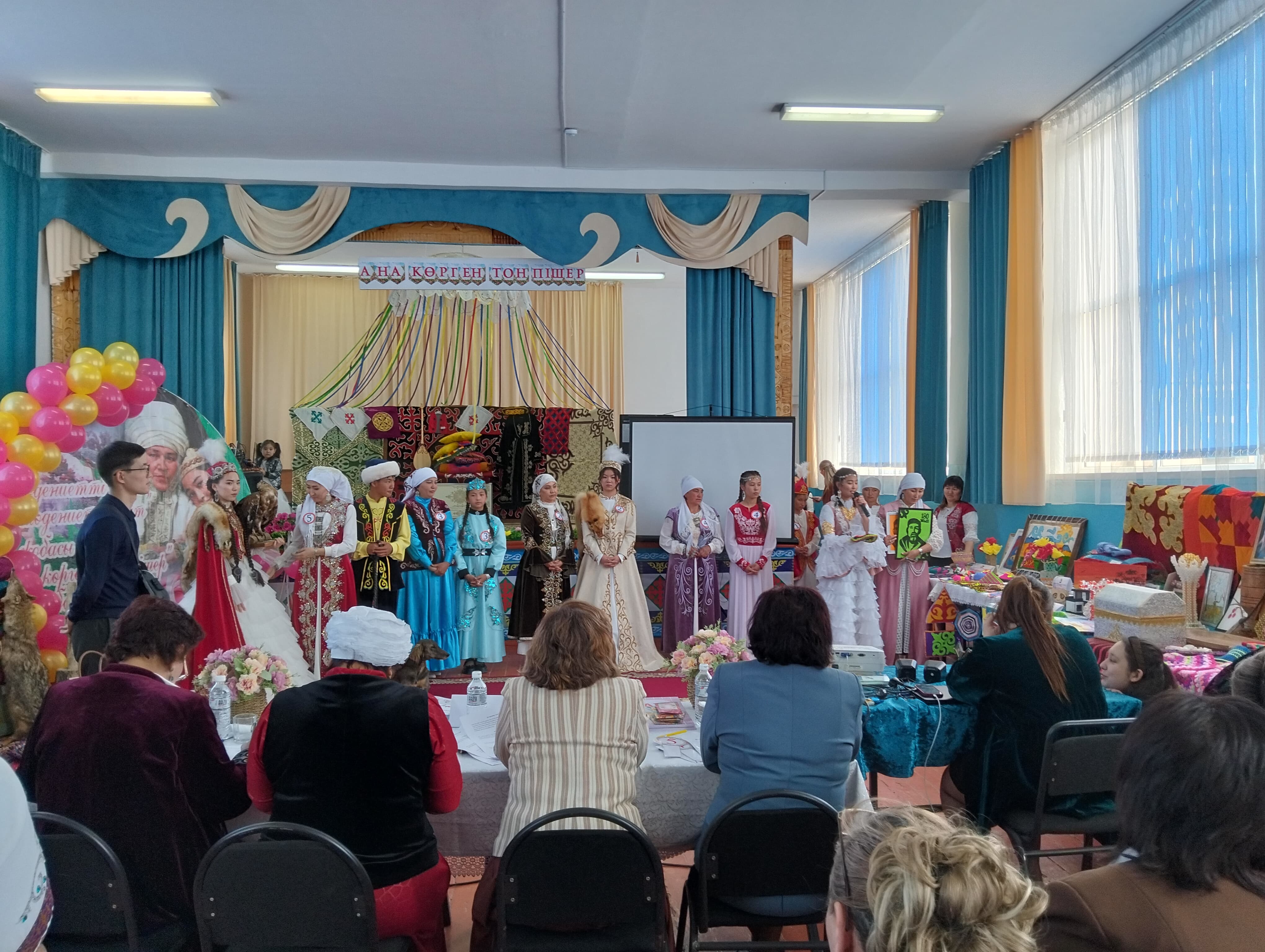 Шанханай ауылдық округінде "Ана көрген тон пішер" сайысы өтті