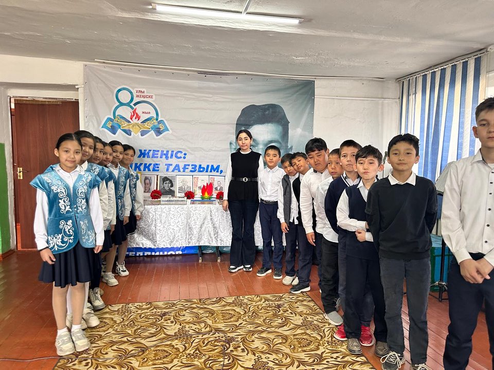 Ұлы Жеңістің 80 жылдығына орай Мұқыр ауылының кітапханасында «Ұлы жеңіс:Ерлікке тағзым» атты кең көлемде көрме ұйымдастырылды.