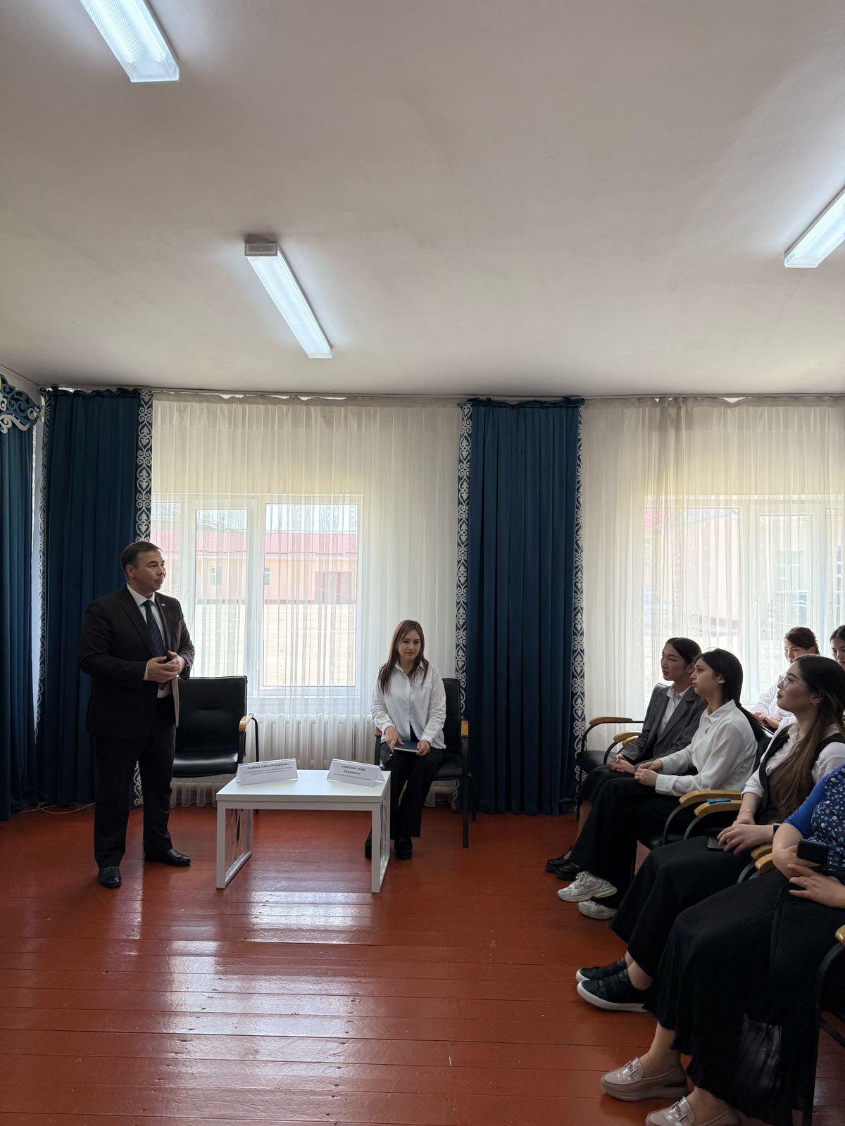Абай атындағы Жамбыл гуманитарлық жоғары колледжінің студенттерімен кездесу өтті