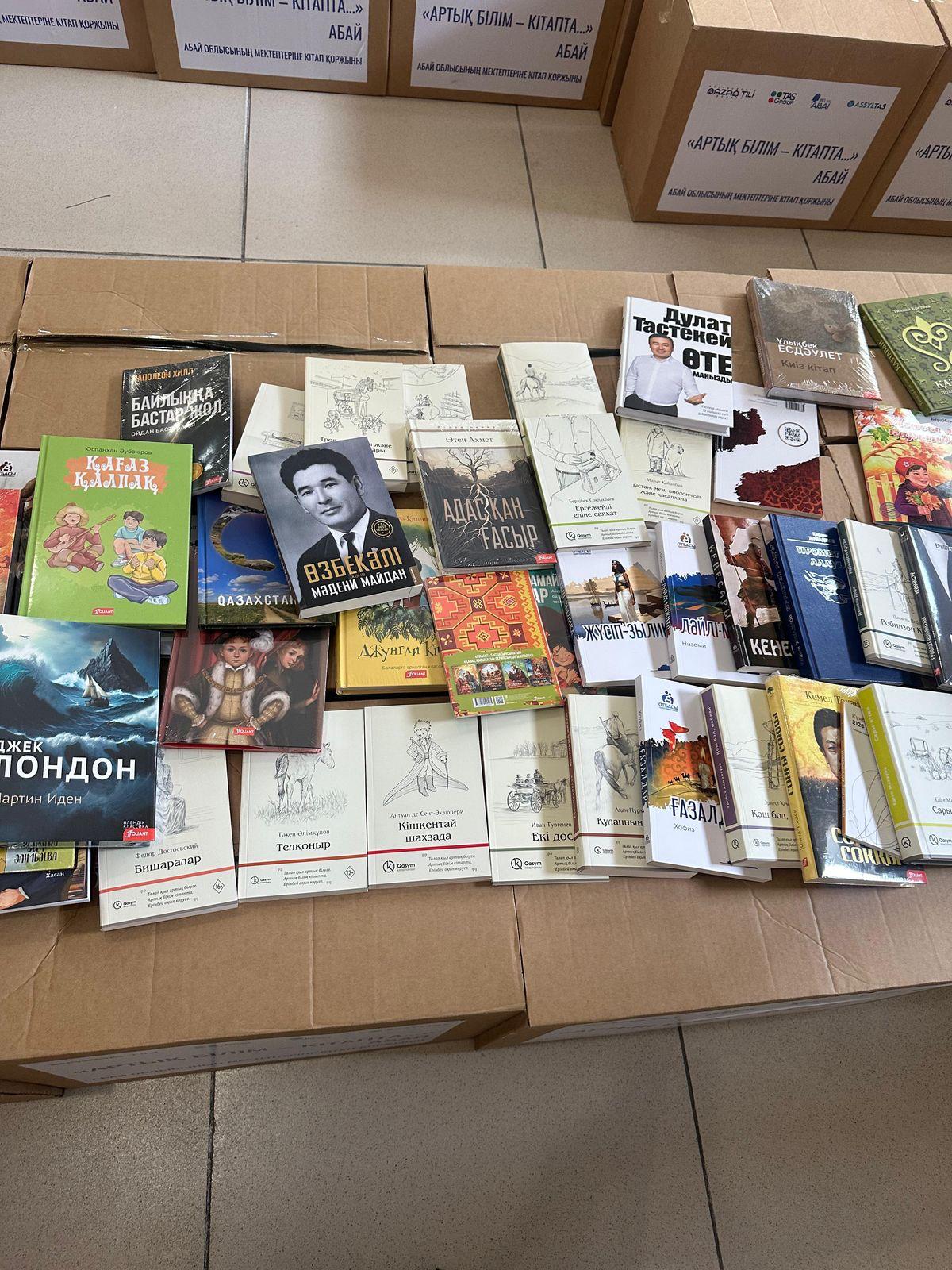 Абай облысындағы 233 ауыл мектебіне 13 мыңнан астам кітап таратылды