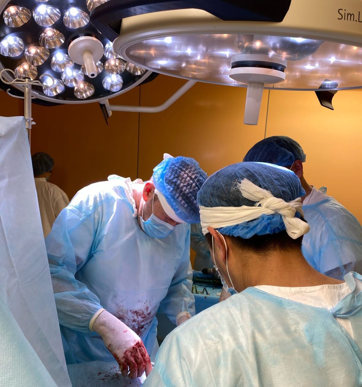 Жауырынға жоғары дәлдікпен жасалған ота: алматылық травматологтар  сирек кездесетін сынықты сәтті емдеді