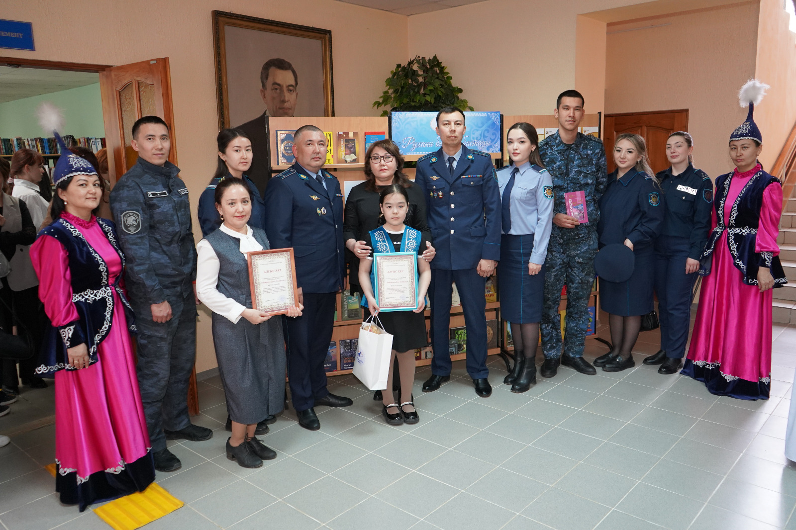 Полицейлер Ұлттық кітап күніне қатысты