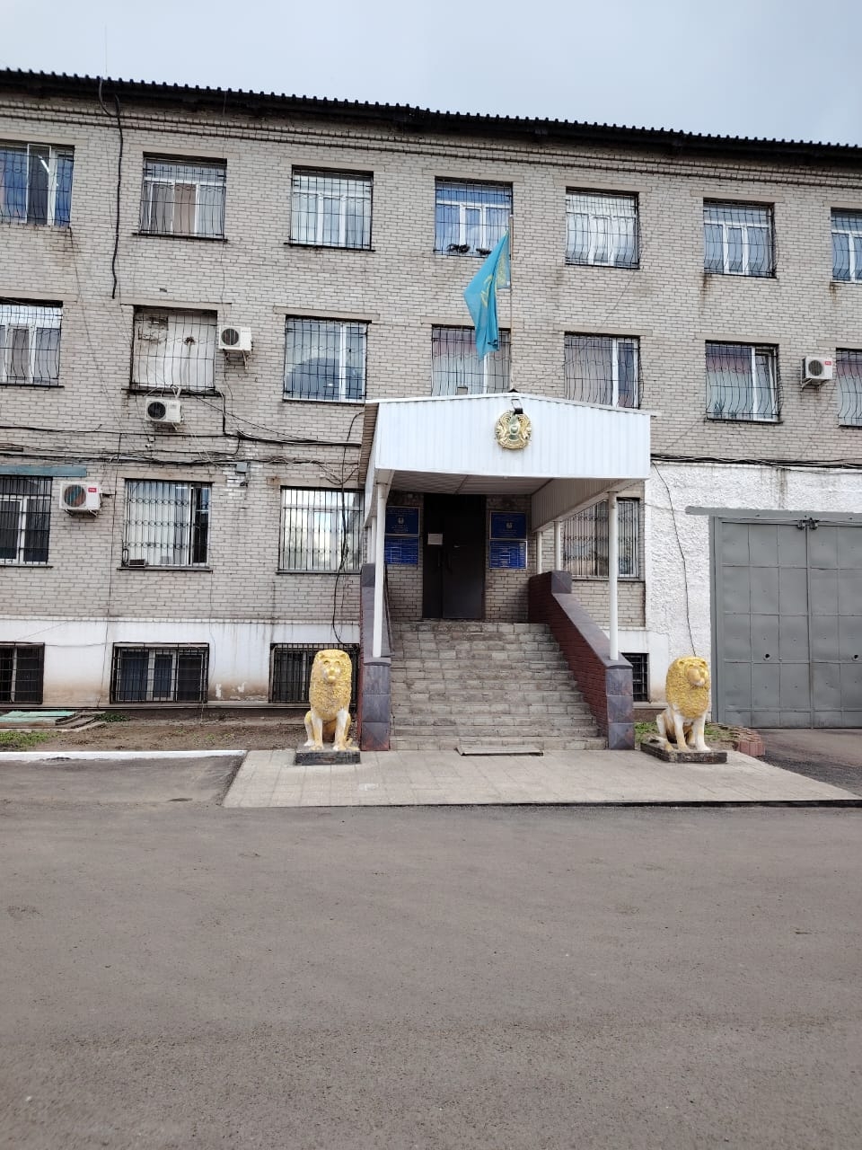 Қарағанды облысы бойынша адам құқықтары жөніндегі уәкілдің өкілі А. Н.Тлешев пен Бала құқықтары жөніндегі өңірлік уәкіл И.Б. Киселевамен бірлесіп 22.04.2025 жылы 61-мекемеге (Қарағанды қаласының тергеу изоляторы) барып, оның барысында сотталғандар мен тергеу-қамауға алынған адамдарды ұстау жағдайларын зерттеу мақсатында камералық аралау жүргізілді