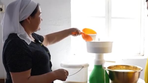 Табиғи өнім – сән емес, қажеттілік: Мәлика Мұқтарованың ауылдағы табысты кәсібі