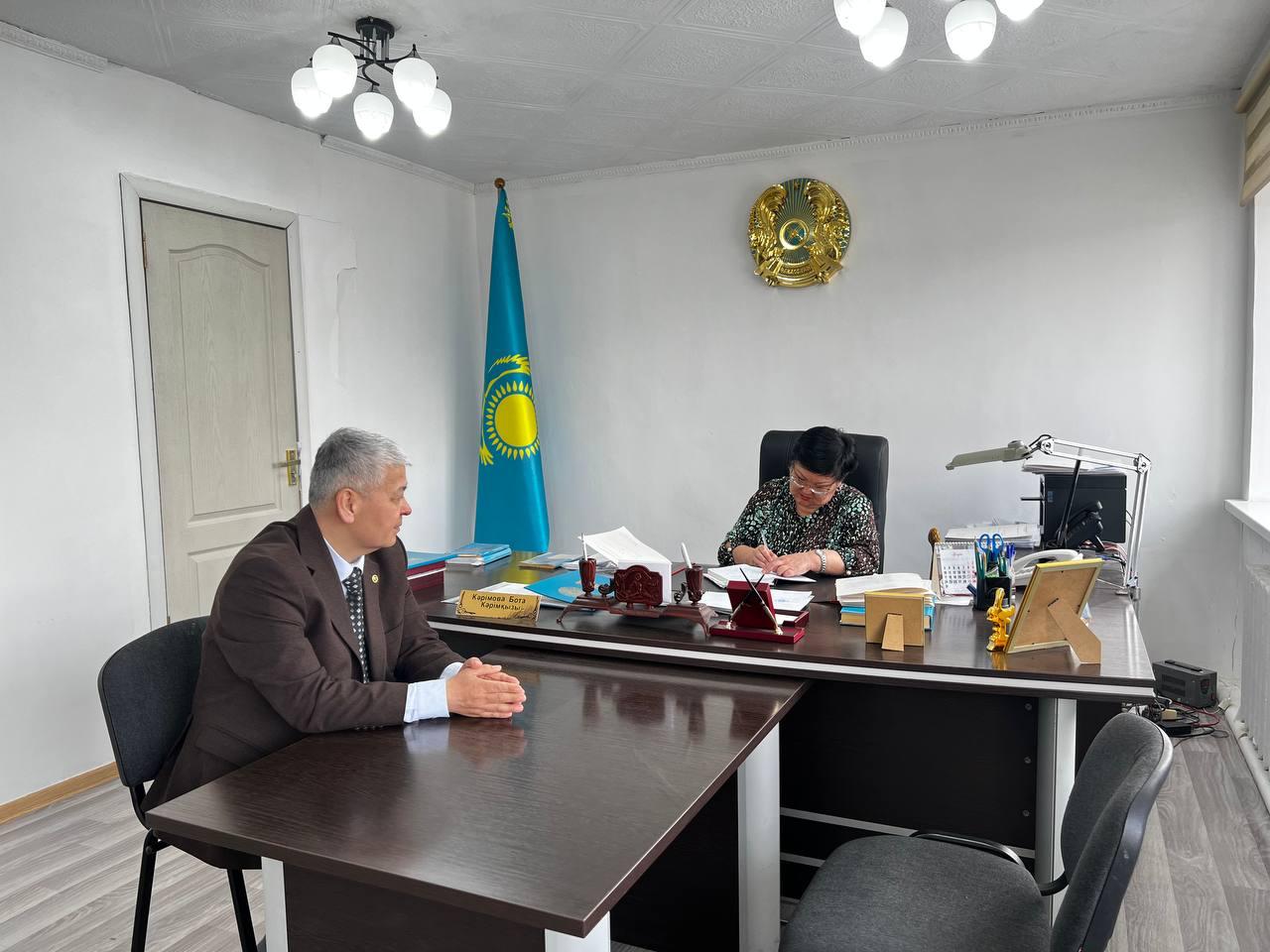 Встретился с Председателем Жанааркинского районного суда Каримовой Б.К.