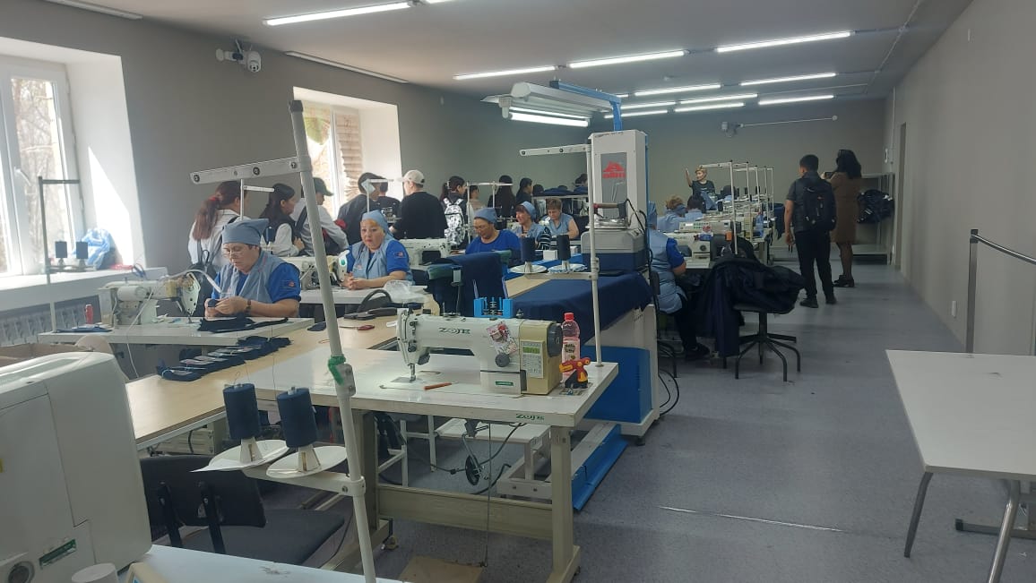 23 сәуірде №2 және 12 мектептің 8-10 сынып оқушылары үшін Шахан кентінің тігін өндірісі бойынша экскурсия ұйымдастырылды.