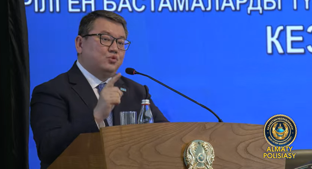 Қазақстан Республикасы Президентінің кеңесшісі Мәлік Отарбаев Алматы полициясының жеке құрамымен кеңес өткізді
