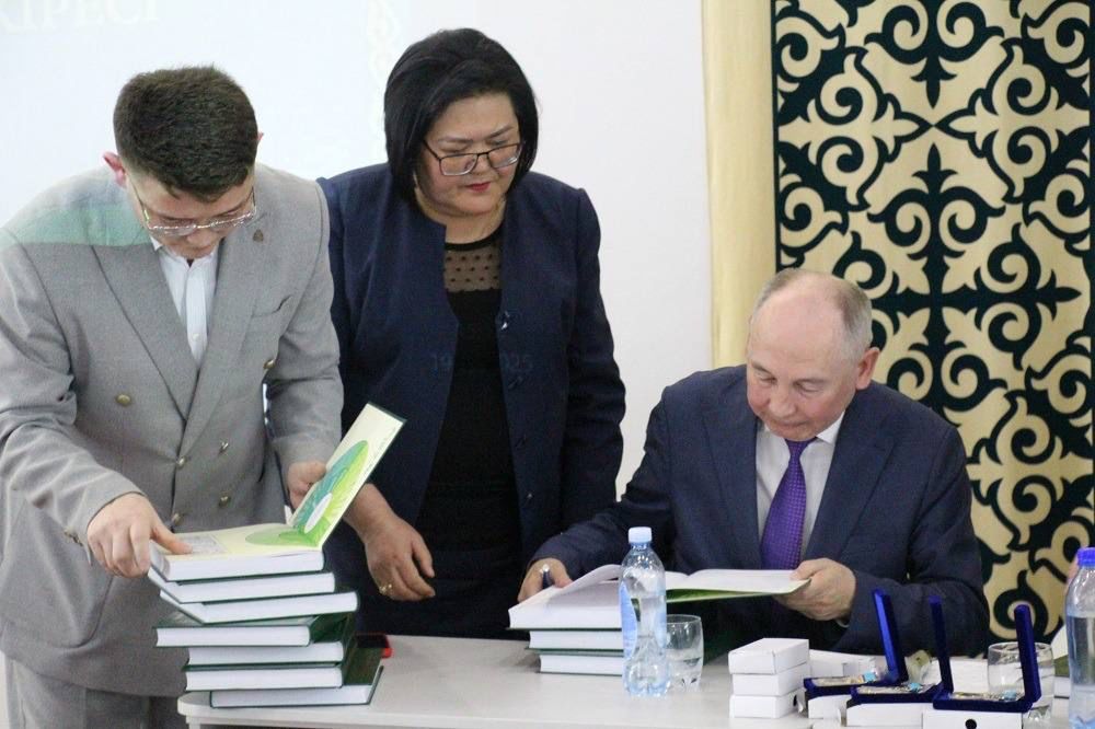 Өскеменде «Есенгелді би тарихы мен шежіресі» кітабының тұсаукесері өтті