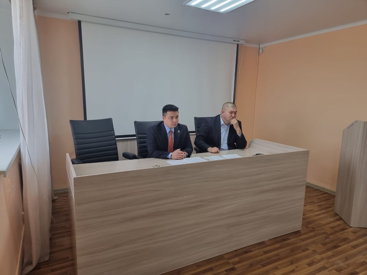 Облыстың мемлекеттік және жеке сот орындаушыларының қатысуымен дөңгелек үстел өтті