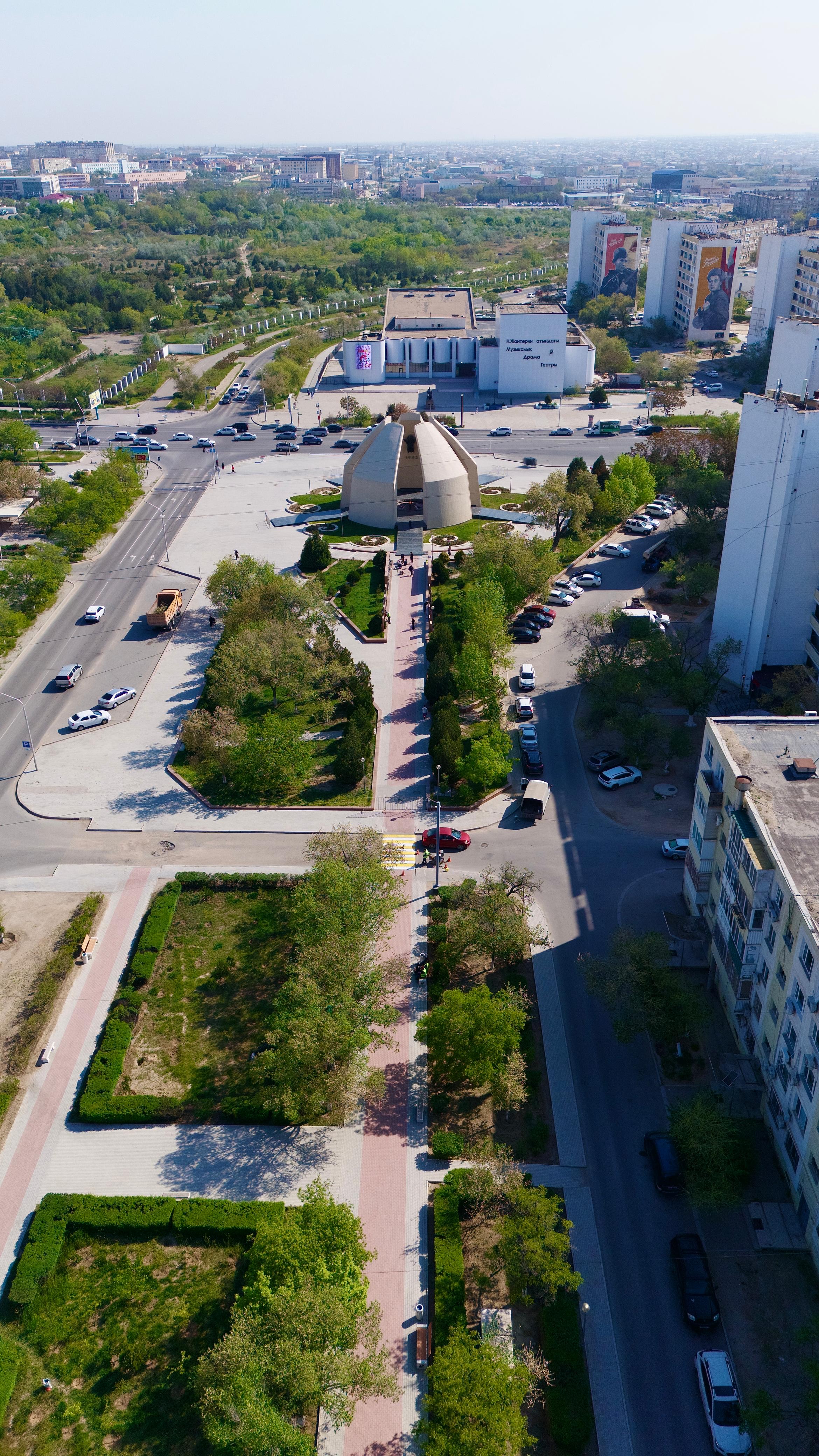 Абаттандыру, тазалық және көгалдандыру: Ақтаудағы Жеңіс алаңында жаңарту жұмыстары жүргізілуде