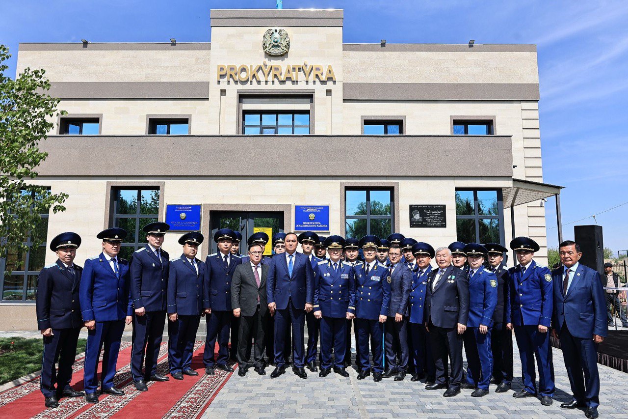 В Жуалынском районе открыта мемориальная доска  Герою Советского Союза Бауыржану Момышулы