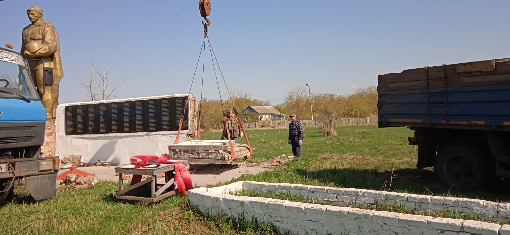 «Таза Қазақстан» бағдарламасы аясында Костряков ауылында Ұлы Отан соғысында қаза тапқан жауынгерлер ескерткішінің жанында жөндеу жұмыстары басталды.