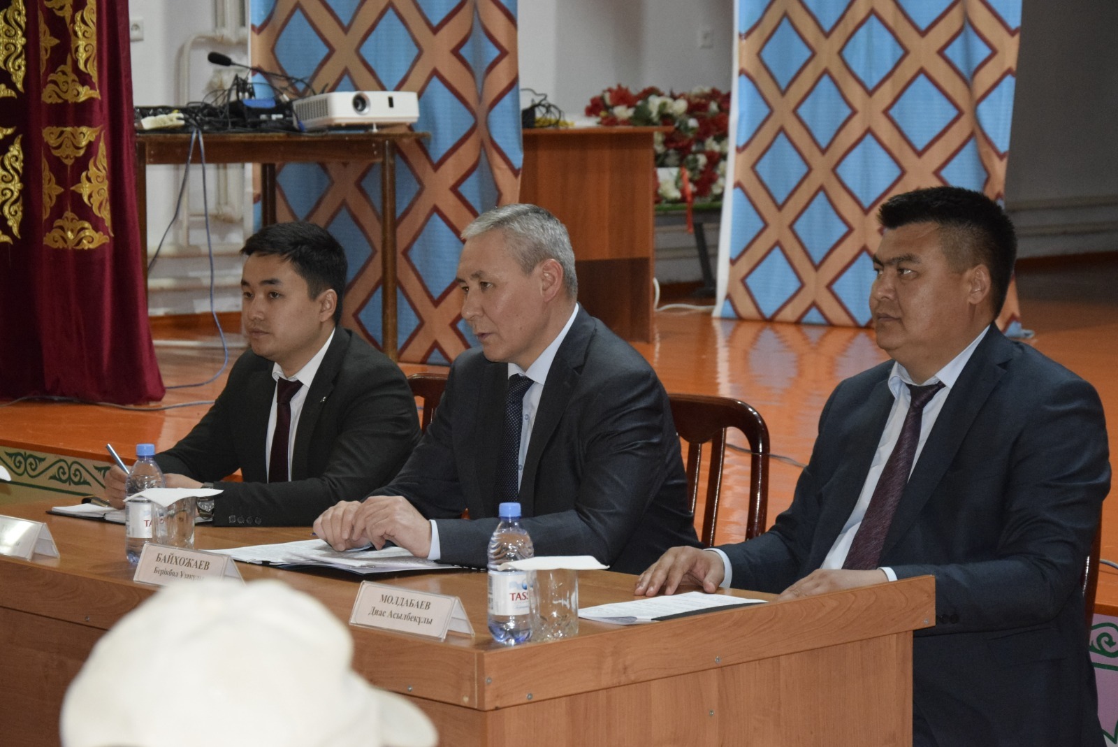 ӨКІЛ ҚАРМАҚШЫ АУДАНЫ ЖАҢАЖОЛ АУЫЛЫНДА ТҰРҒЫНДАРМЕН КЕЗДЕСІП ЖӘНЕ ЖЕКЕ ҚАБЫЛДАУ ӨТКІЗДІ