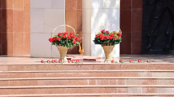 ЕРЛІККЕ ТАҒЗЫМ – АРДАГЕРЛЕРГЕ ҚҰРМЕТ