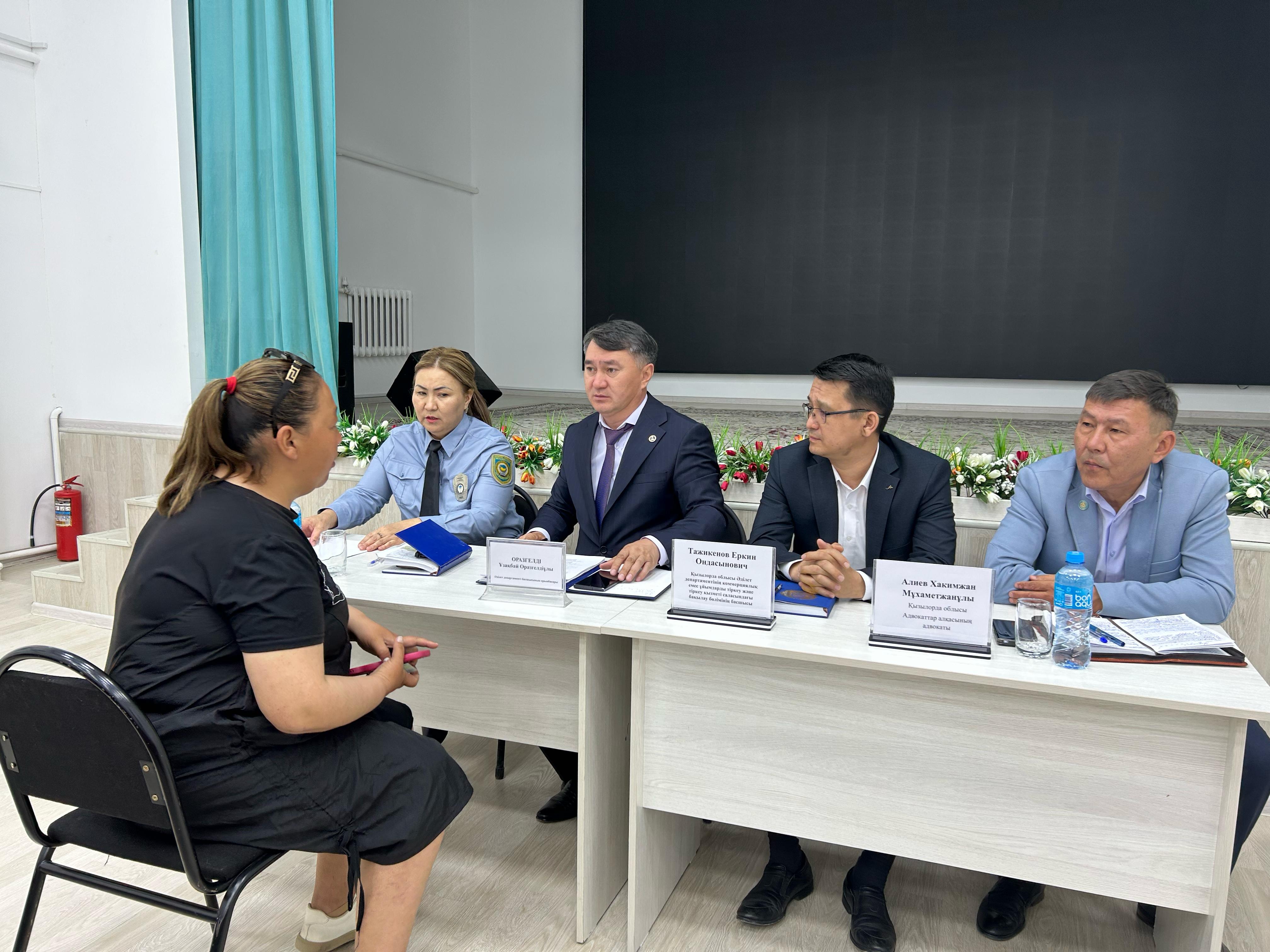 Қарауылтөбе ауылдық округінің тұрғындарымен кездесу өткізді.