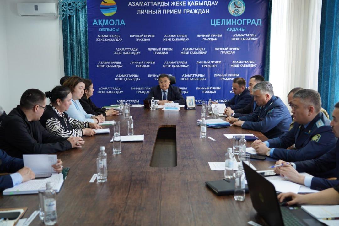 Аким Акмолинской области провел личный прием граждан в Целиноградском районе