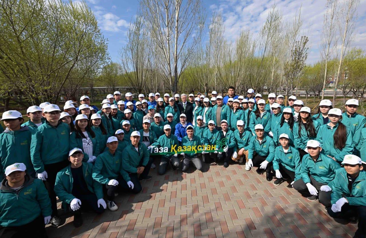 В парке ”Жастар“ прошел экофестиваль ”Таза Қазақстан" и акция по посадке деревьев с молодежью и экоактивистами