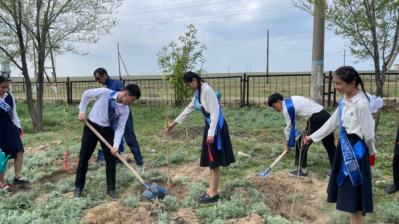 ҮЗДІК ОҚУШЫЛАР.