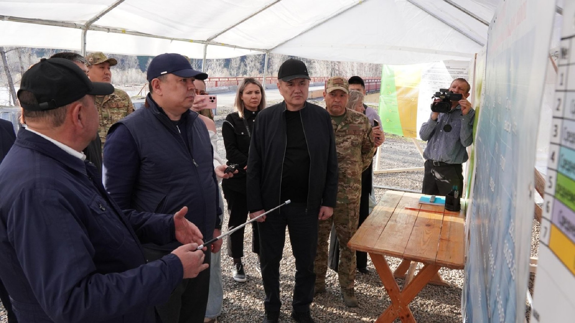 Қанат Бозымбаев Шығыс Қазақстан облысындағы су тасқыны жағдайын тексерді