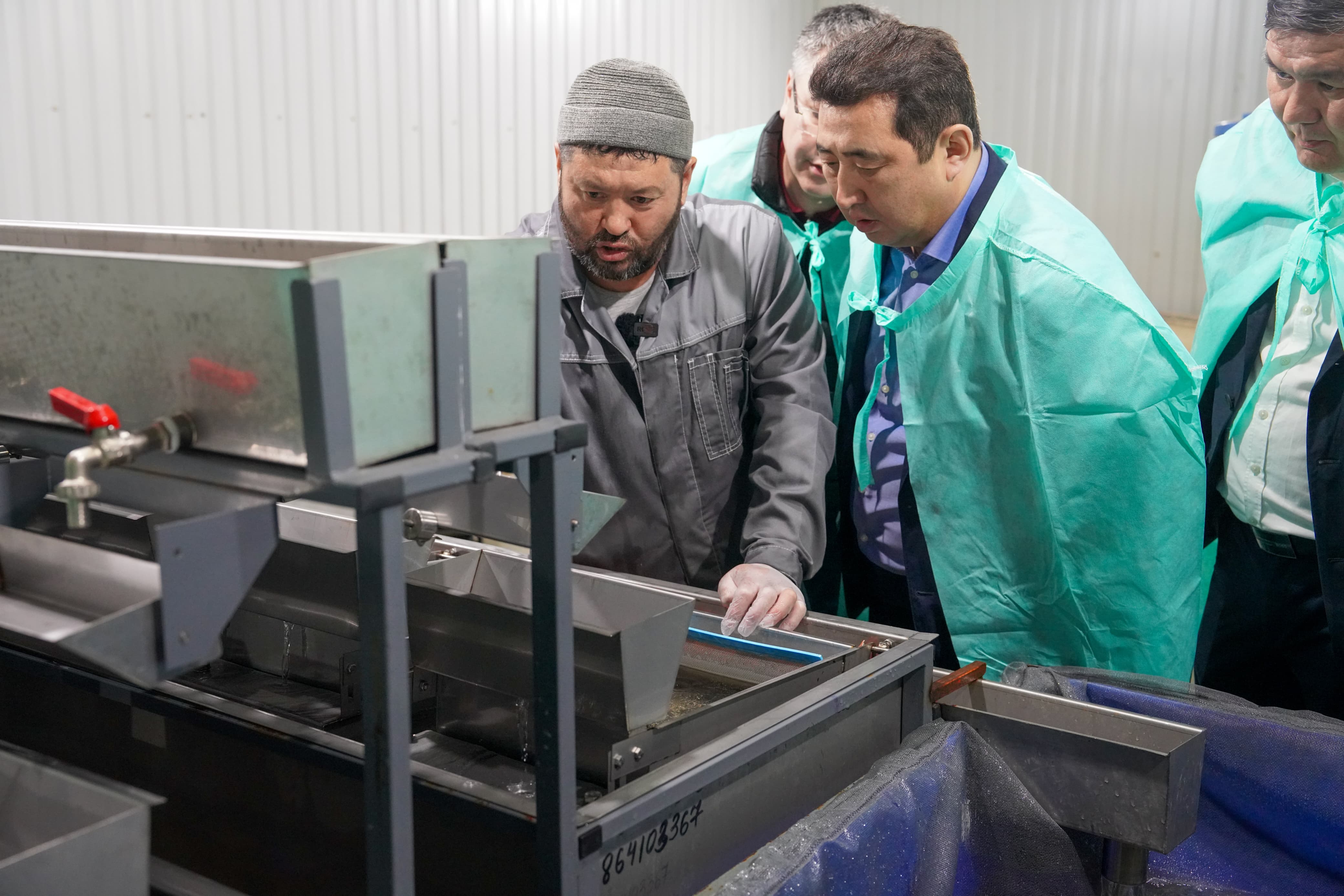 Айдарбек Сапаров проинспектировал ход модернизации Атырауского осетрового завода   