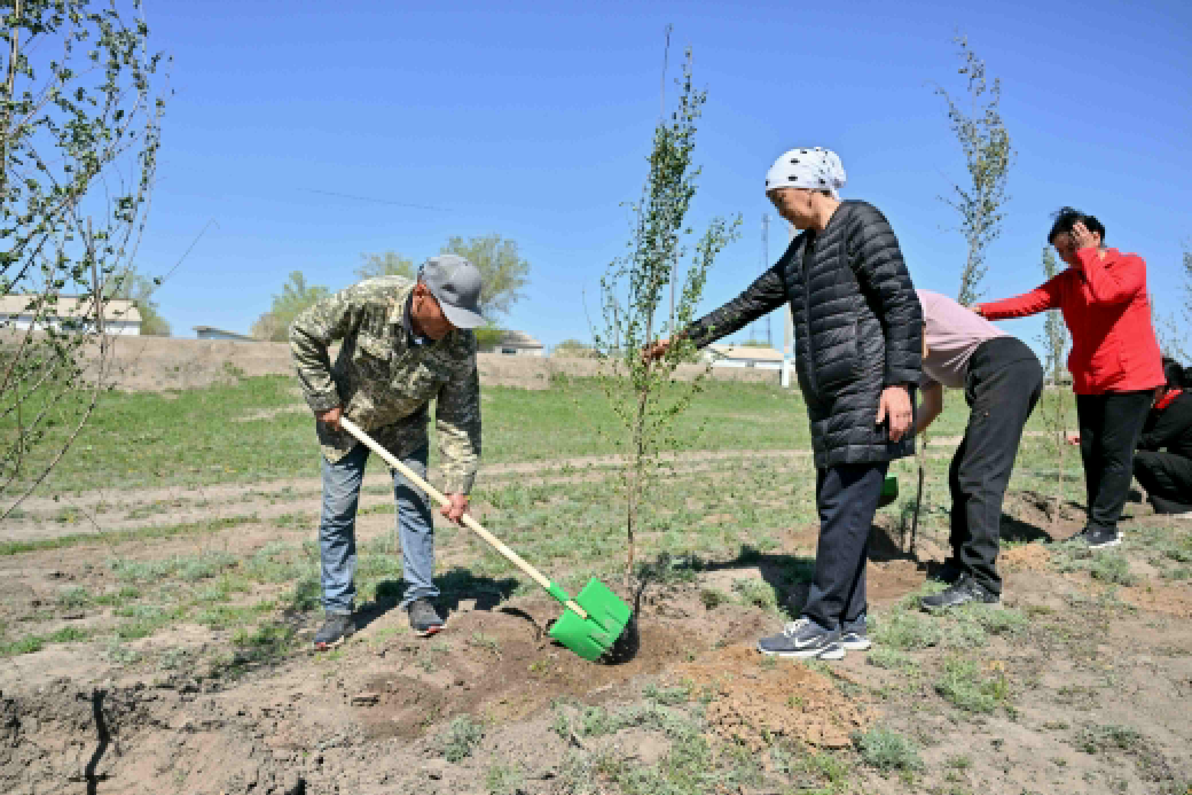 Облыс әкімі Қарақол ауылындағы сенбілікке қатысты