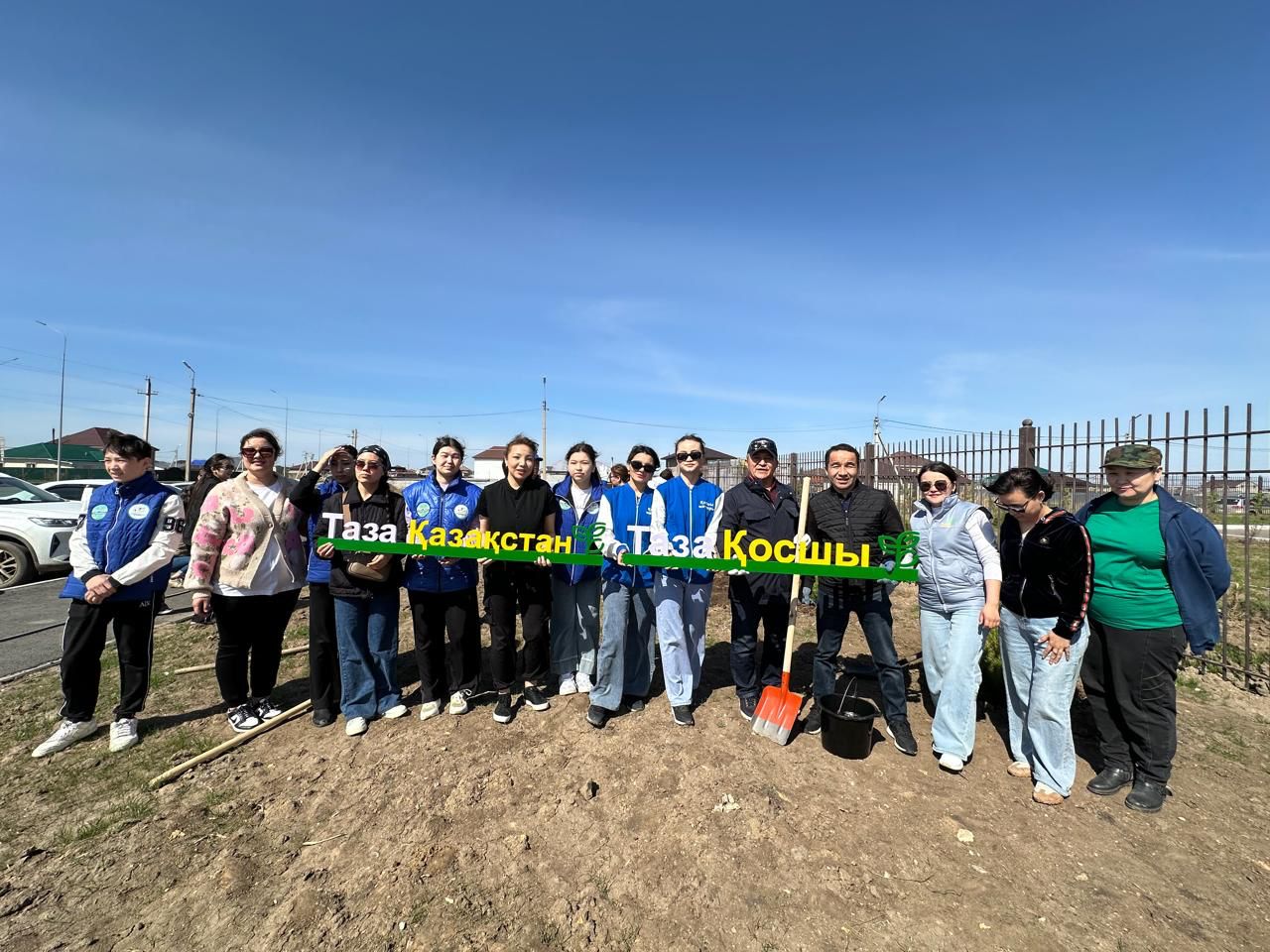 Қосшы қаласында #ТазаҚазақстан экологиялық акциясы аясында сенбілік өтіп жатыр