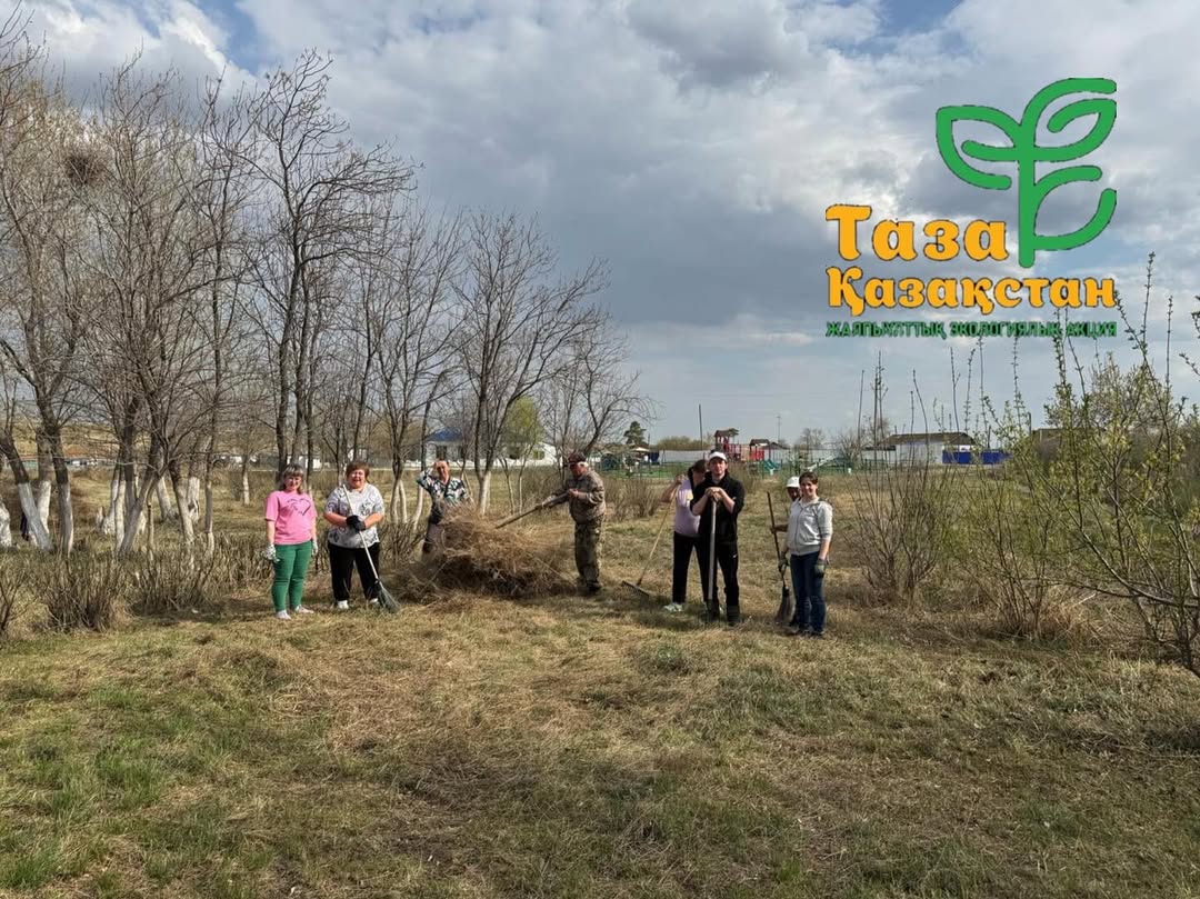 Бүгін "Таза Қазақстан" республикалық экологиялық бағдарламасы аясында мемлекеттік қызметшілер, "Колос"ЖШС ұжымы-фирма және Свердловка ауылының белсенді тұрғындары жалпы республикалық сенбілікке Тәуелсіздік аллеясының аумағына шықты.