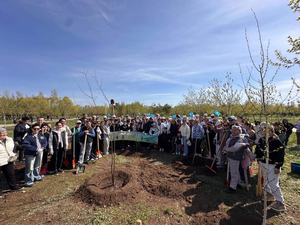 Комитет қызметкерлері "Таза Қазақстан" экологиялық бастамасы аясында сенбілікке қатысты