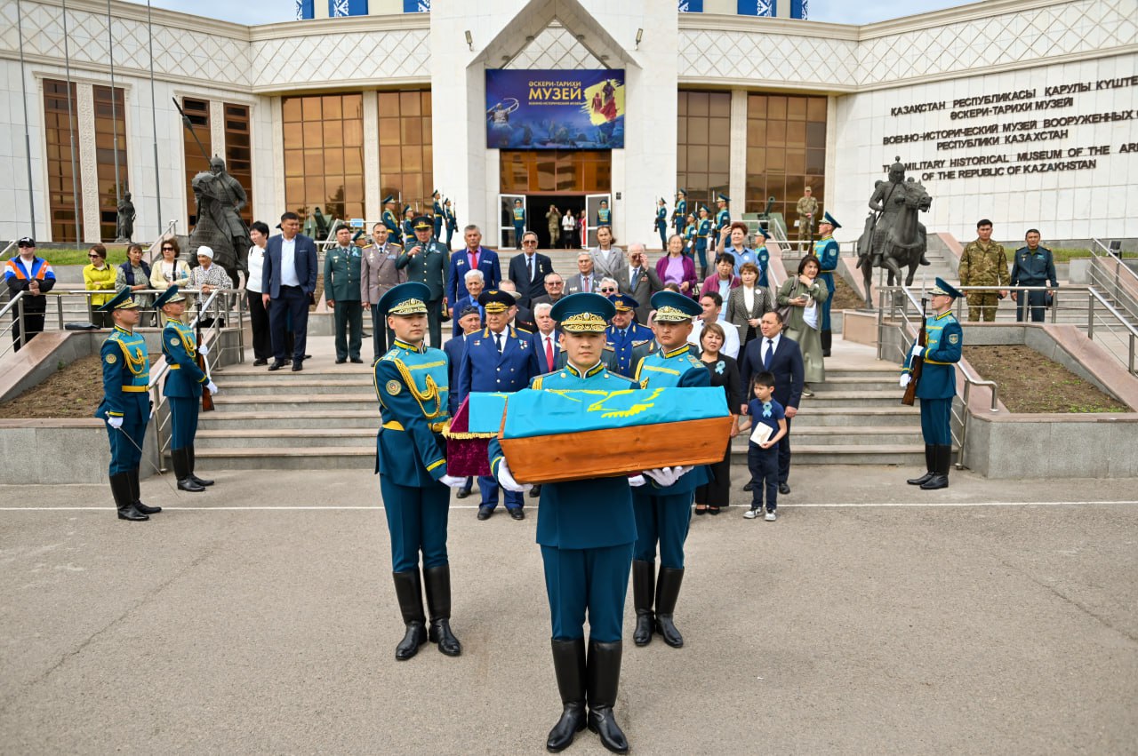 Астанаға Қорғаныс министрлігінің әскери бортымен  қазақстандық ҰОС жауынгерлерінің сүйектері жеткізілді