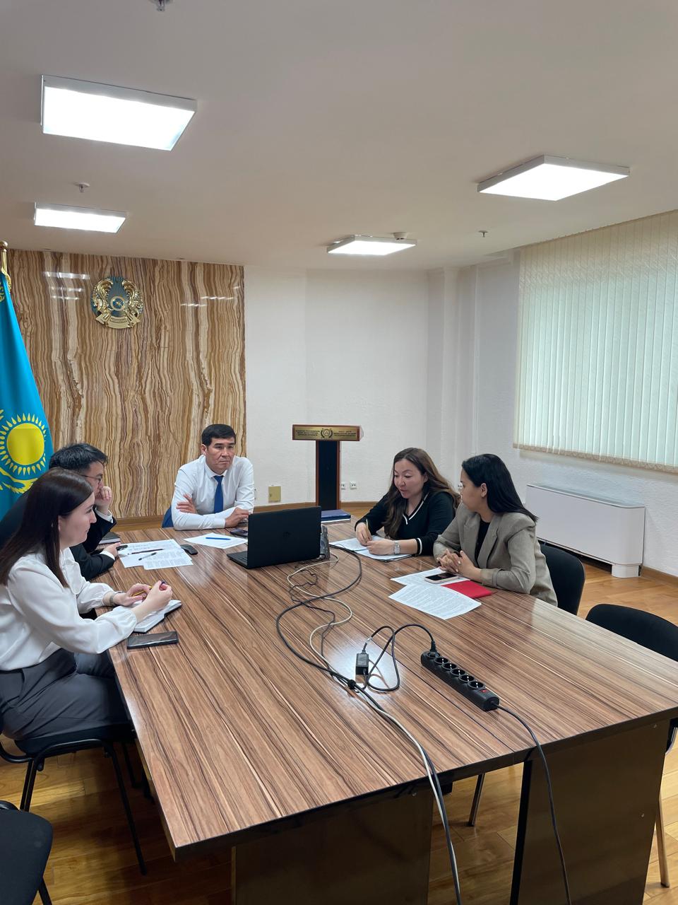 2025 жылдың 28 сәуірінде Мәжбүрлеп орындату комитеті төрағасының  орынбасары Т.Әбубәкірдің төрағалық етуімен аумақтық әділет органдарының бірінші басшыларының және Жеке сот орындаушыларының республикалық палатасы төраға орынбасарларымен жиналыс өткізілді