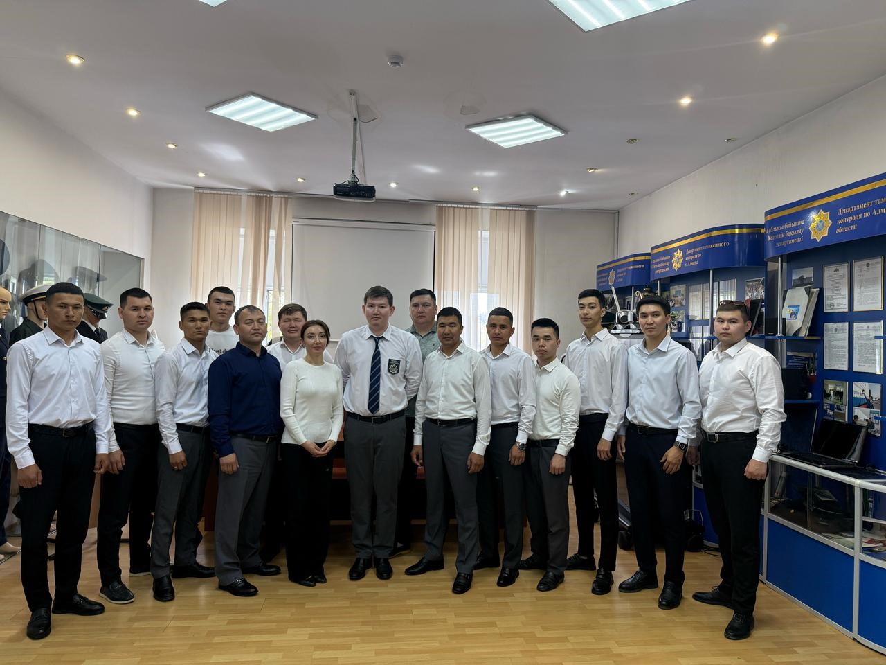 Training in working with scanning equipment and image analysis of X-ray devices