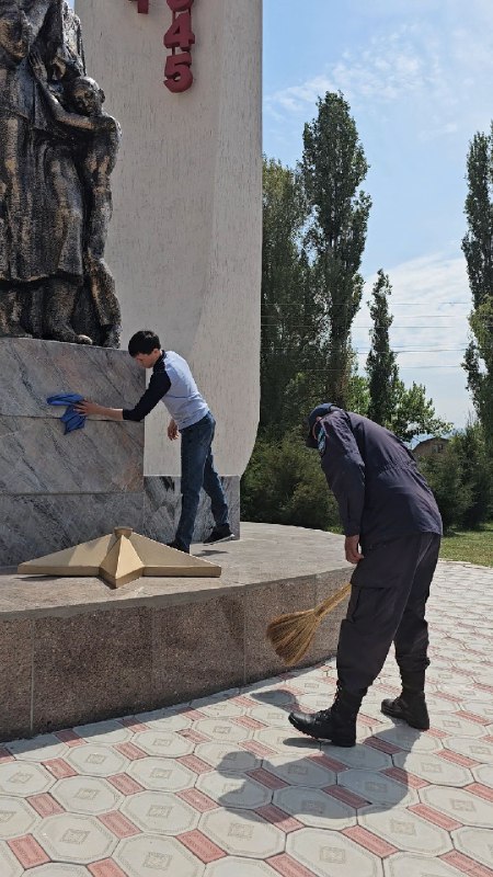 ЧИСТЫЙ КАЗАХСТАН: Привели в порядок территорию у памятника