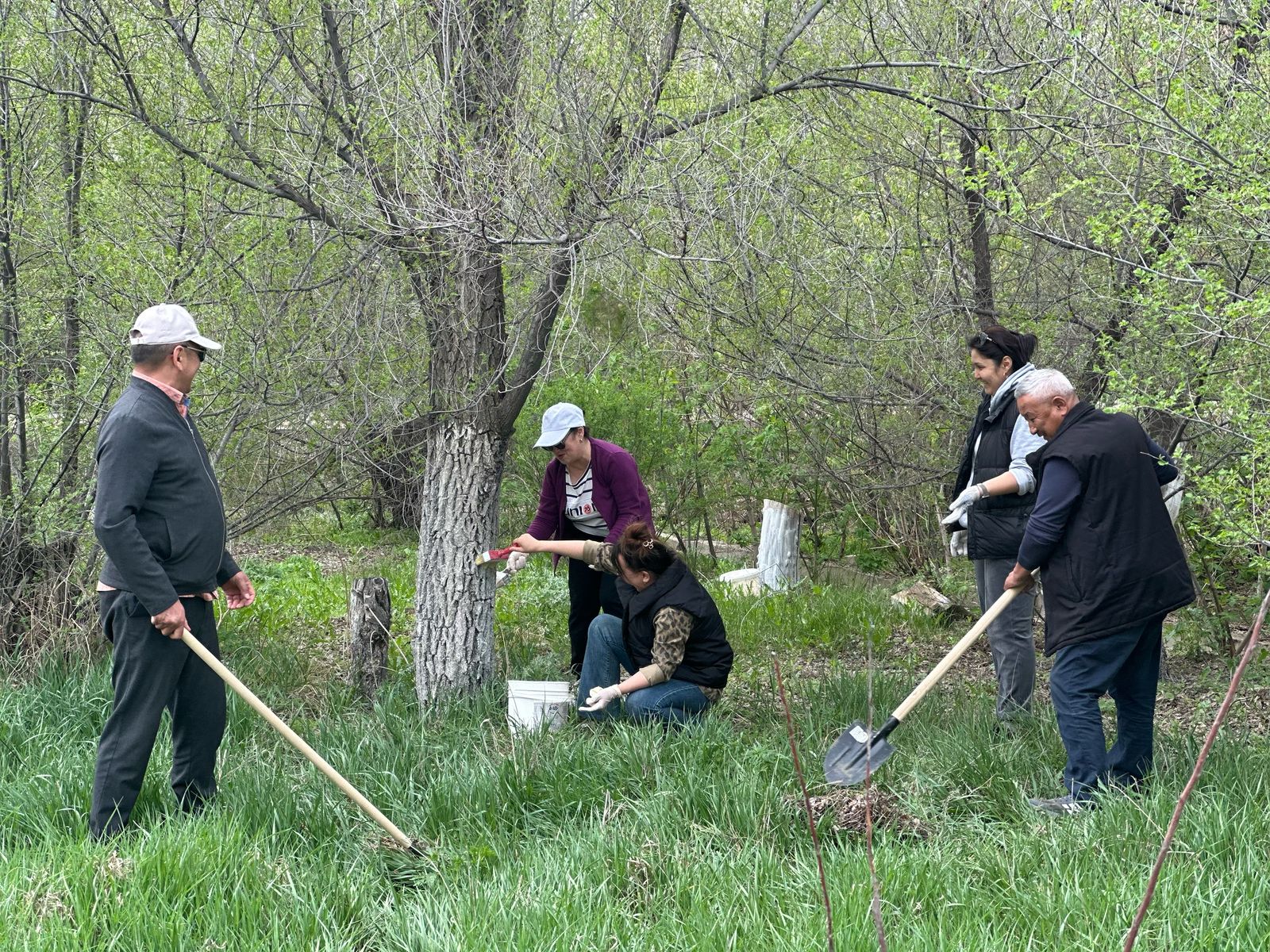 Алға қаласындағы Орталық саябақта сенбілік жұмыстары жүргізілді.