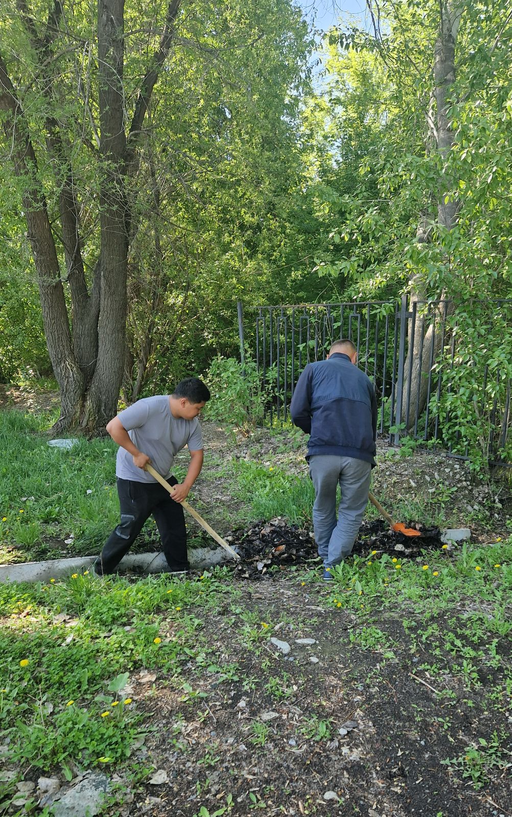 "Таза Қазақстан" экологиялық акциясы негізінде ұйымдастырылған "Бәріміз бірге" атты сенбілік жұмыстары округте ұйымдастырылды.