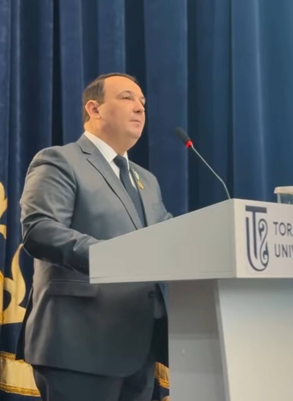 Қаныш Имантайулы Сатпаев — первый профессиональный горный инженер, ученый-геолог, основатель и первый президент Академии наук Казахстана, лауреат первой Государственной премии Казахстана, один из основоположников отечественной науки, государственный и общественный деятель