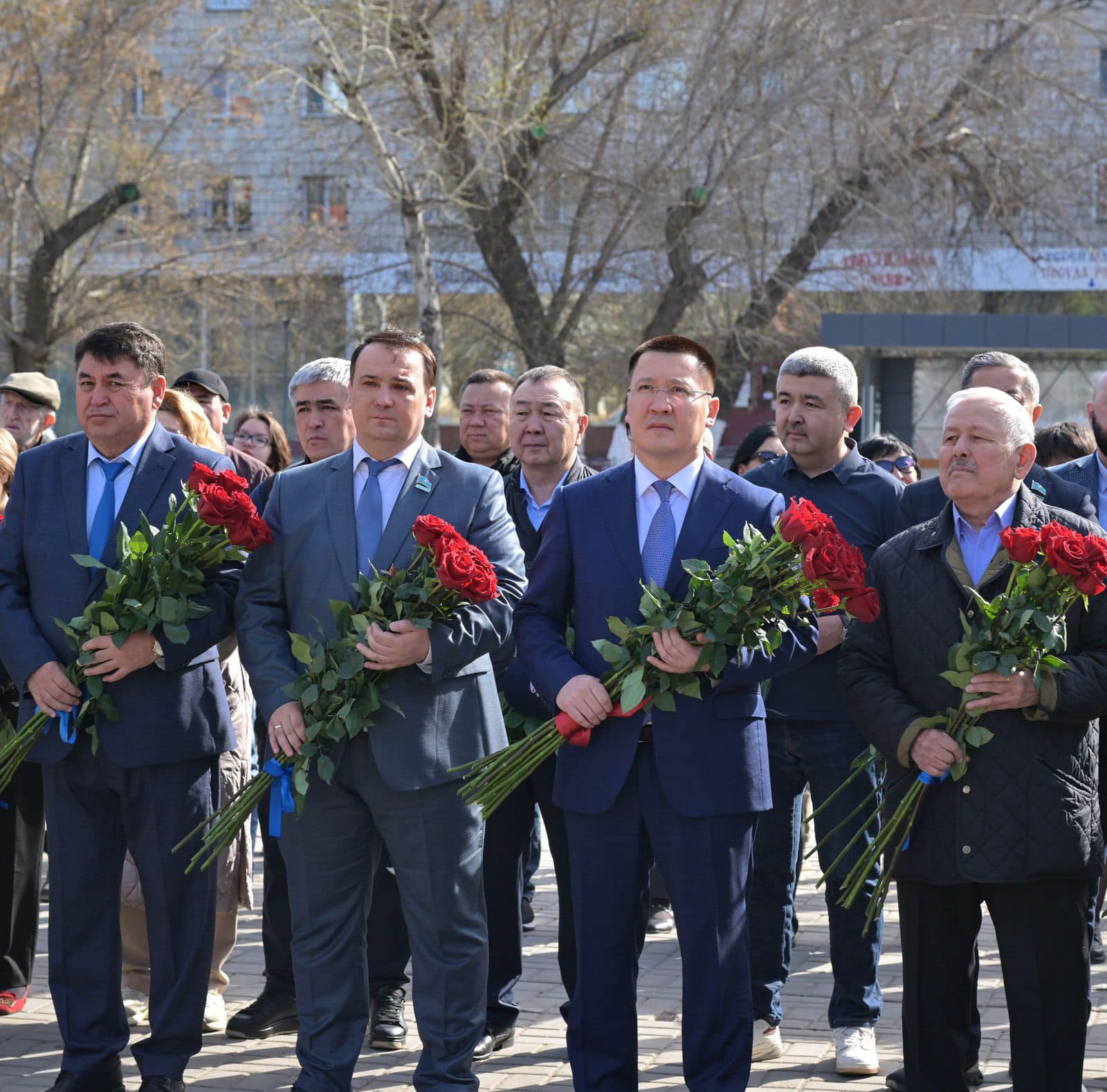 Ғалымдар күніне орай партия өкілдері көрнекті ғалым Қаныш Сәтбаевты еске алды