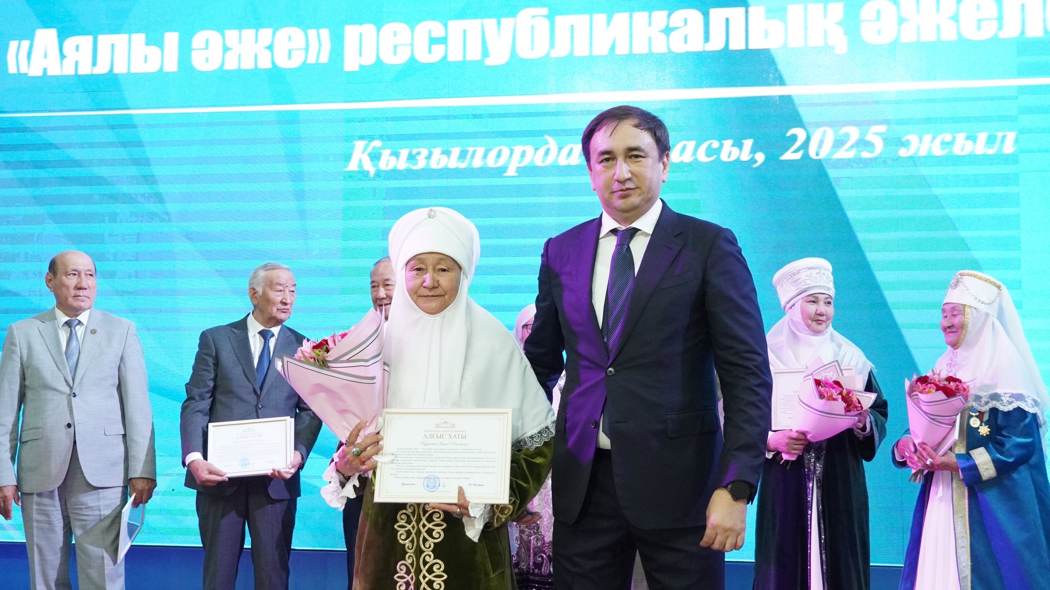 В Кызылорде состоялся республиканский форум бабушек «Әже – ұлт ұйтқысы, тәрбие бесігі»