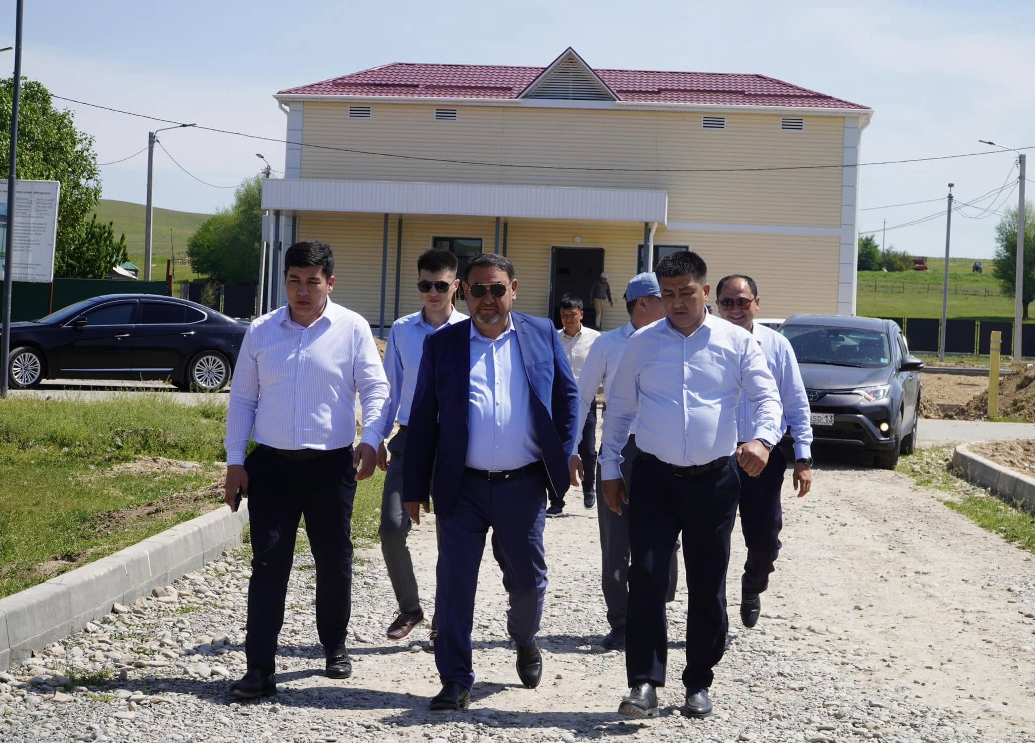 БӘЙДІБЕК: АУДАН ӘКІМІ БОРАЛДАЙ АУЫЛДЫҚ ОКРУГІНДЕ БІРҚАТАР ӘЛЕУМЕТТІК НЫСАНДАРДЫ АРАЛАДЫ