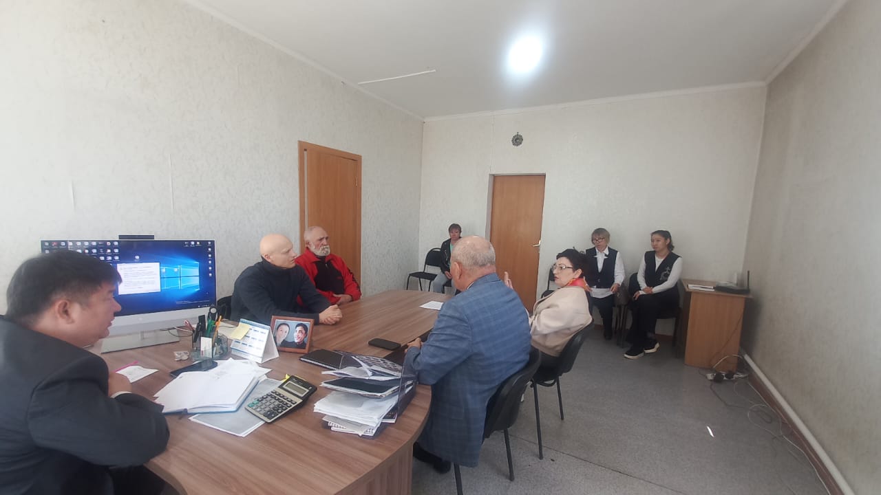 Таврия ауылдық округі әкімдігінде жұртшылық кеңесімен бірлесіп Таврия орта мектебінің оқушысының мәселесі бойынша жиналыс өтті