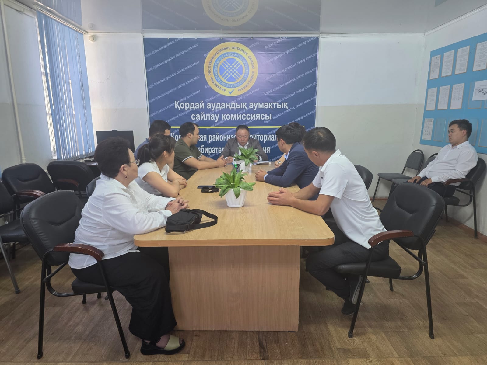 Қордай ауданы Сұлутөр ауылдық округі әкіміне кандидаттардың және олардың сенімді өкілдермен сайлау алдындағы үгіт жүргізу мәселесі бойынша Қордай аудандық сайлау комиссиясының кеңейтілген отырысы