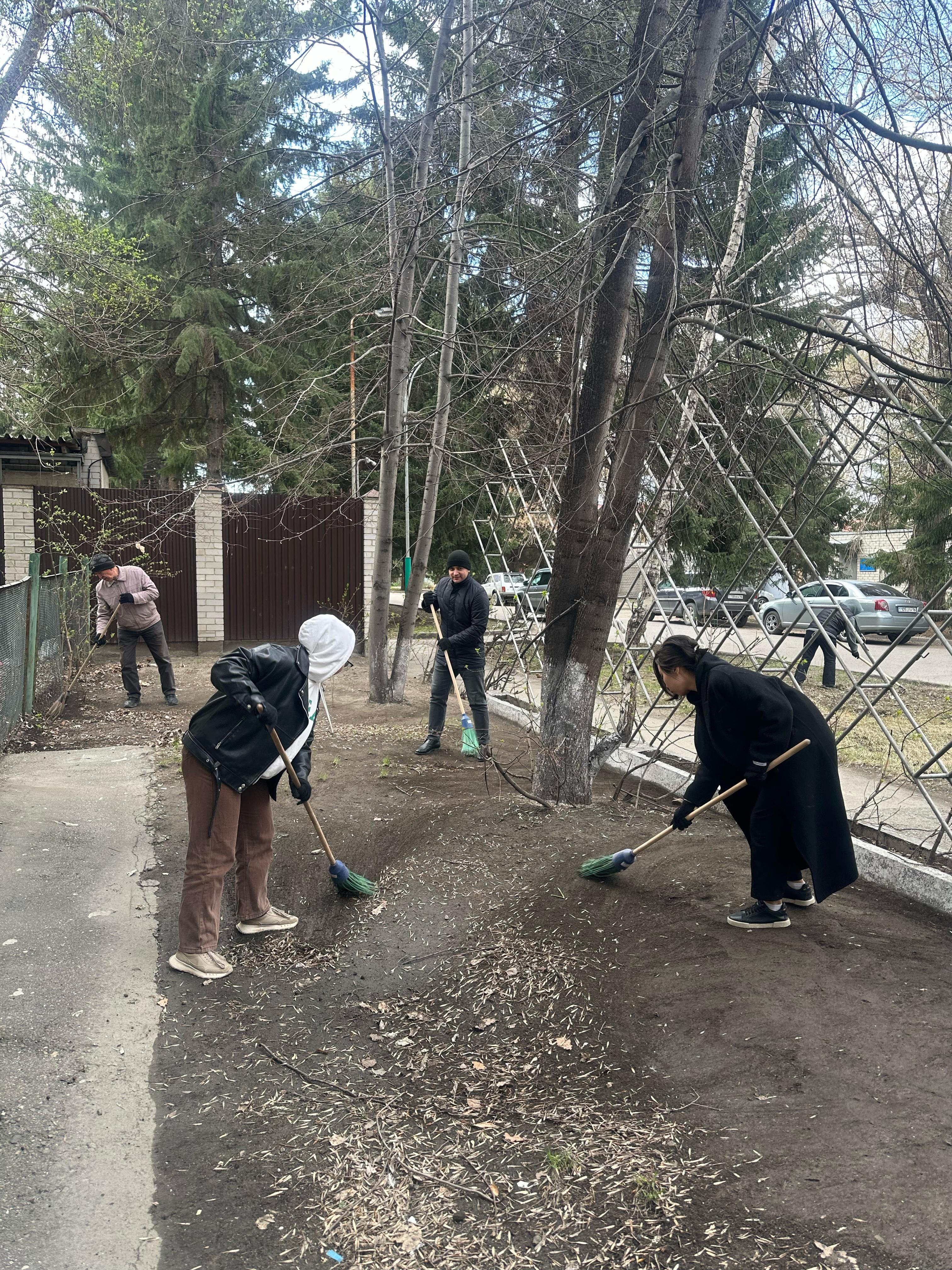 Сотрудники МД «Востказнедра» приняли участие в ежегодном весеннем субботнике
