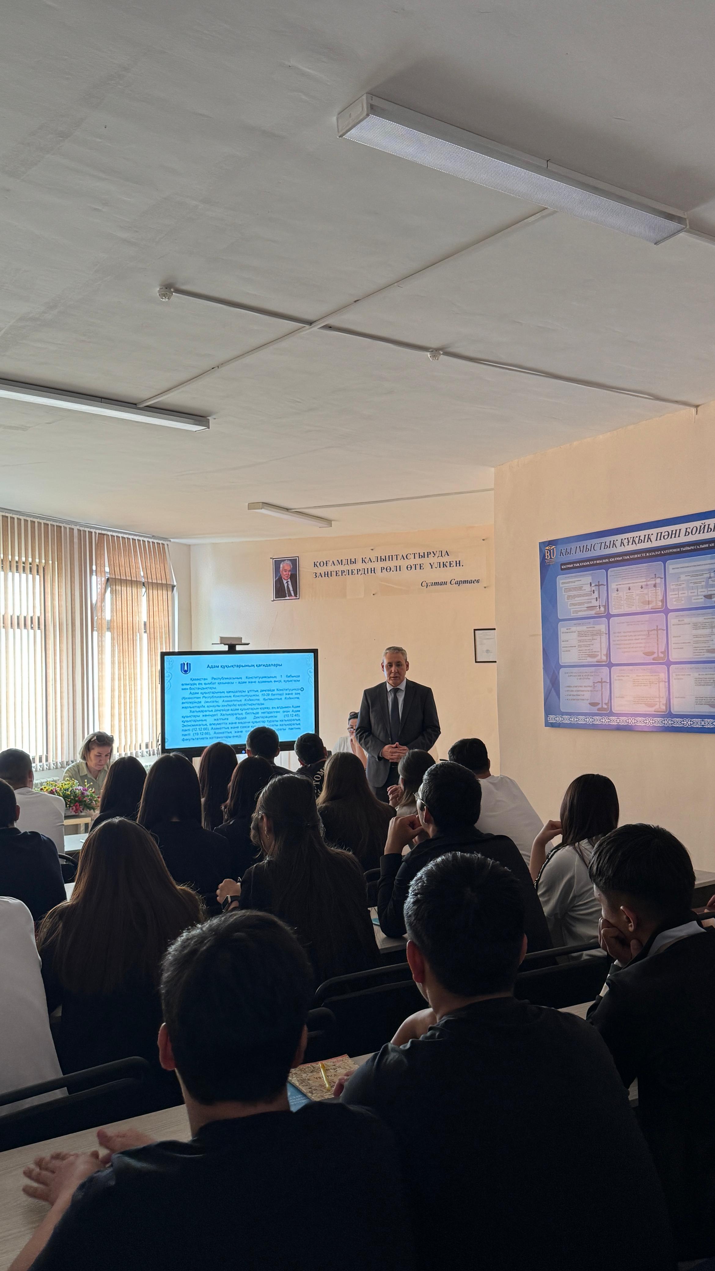 ӨКІЛ БОЛАШАҚ УНИВЕРСИТЕТІНІҢ СТУДЕНТТЕРІМЕН КЕЗДЕСУ ӨТКІЗДІ