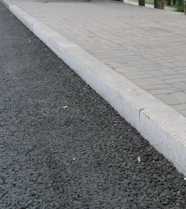 Алматыда Желтоқсан көшесіндегі BRT желісін салу кезінде қайта пайдалануға жатпайтын бүлінген жиектер ғана ауыстырылады