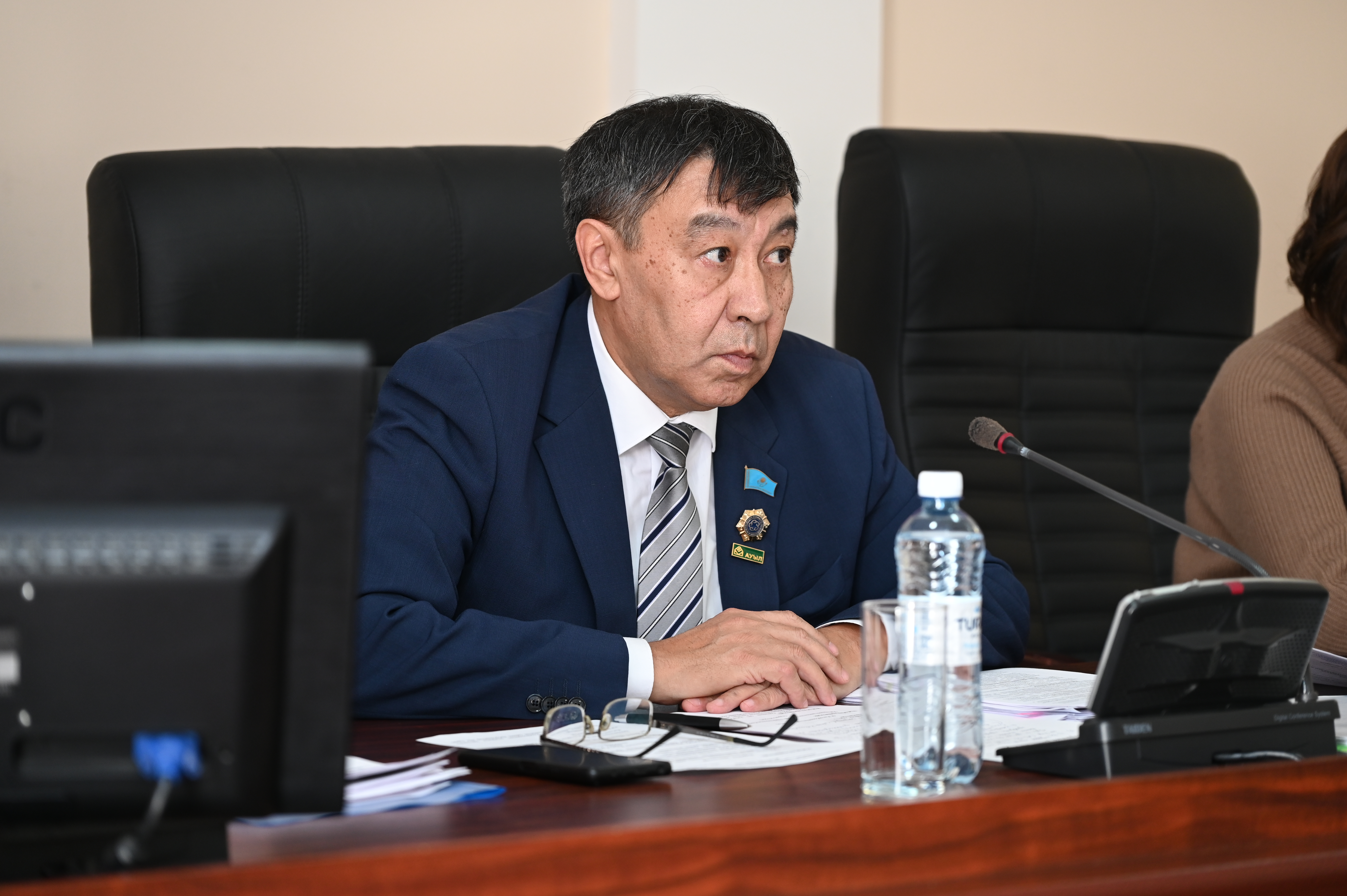 Облыстық мәслихаттың бюджет, өңірлік және салалық даму жөніндегі тұрақты комиссиясының отырысы